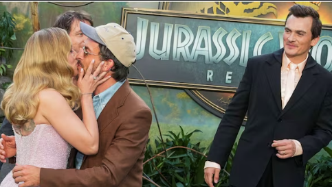 Scarlett Johansson and Jonathan Bailey share a playful kiss at Jurassic World Premiere